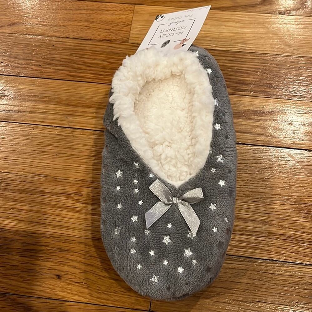 The Cozy Corner Club Foil Cozies Star Slippers Gray White Small Medium